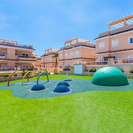 아파트 Punta Prima Indoor & Outdoor Pool