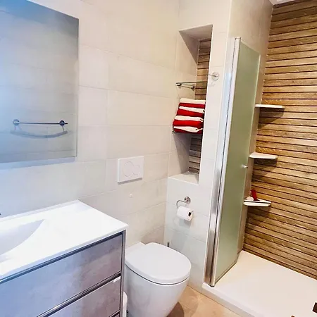 아파트 Punta Prima Indoor & Outdoor Pool *